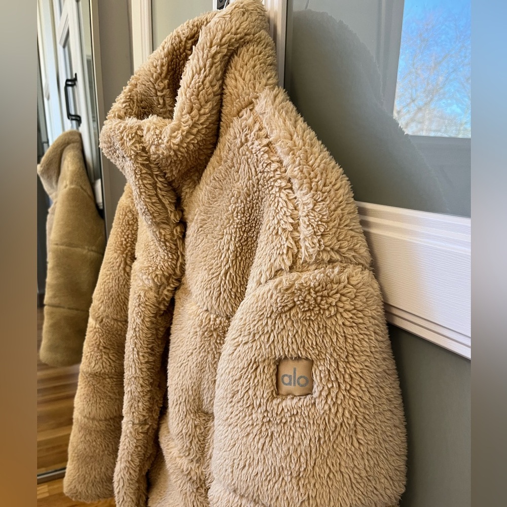 ALO Yoga Tan Teddy Jacket - Picture 4 of 5